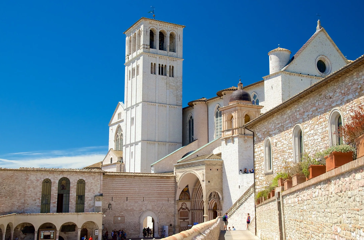 Nhà thờ San Francesco d’Assisi, Vùng Assisi những tuyệt tác Thánh Đường lớn tại Ý