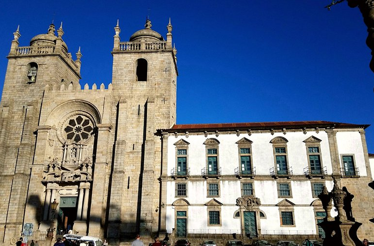 Nhà thờ Chính tòa Porto Ghé thăm những thánh đường đẹp nhất Bồ Đào Nha