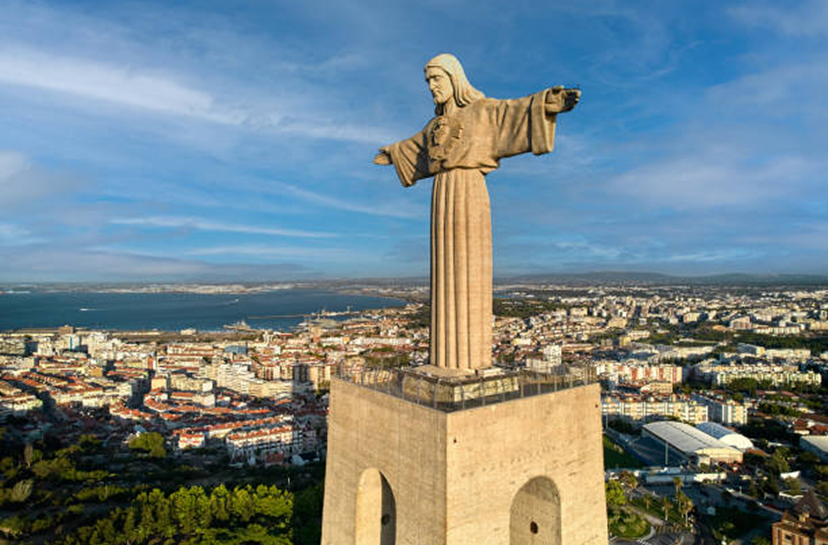 Đền thờ Chúa Kitô Vua (Santuário de Cristo Rei) Ghé thăm những thánh đường đẹp nhất Bồ Đào Nha