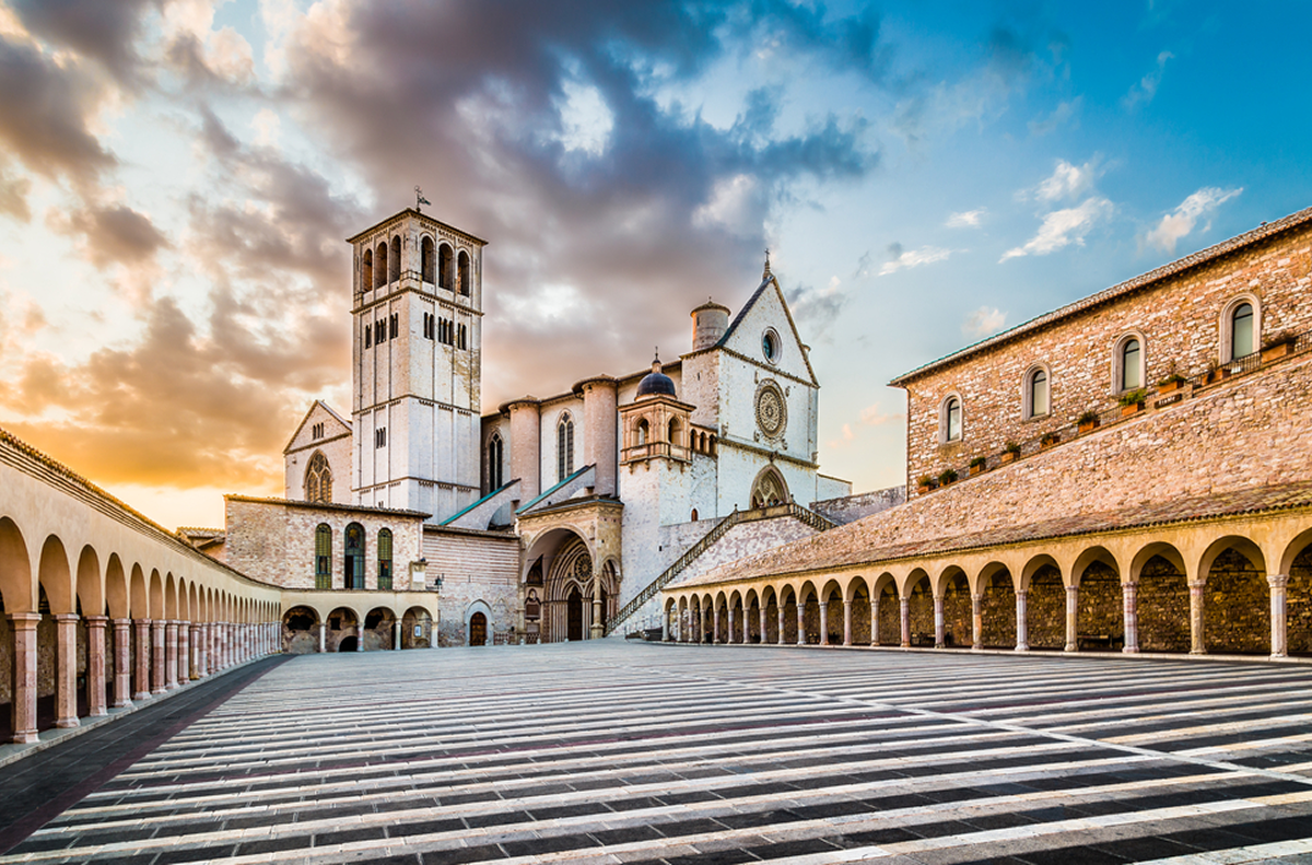 Vương cung thánh đường Thánh Phanxicô thành Assisi – Assisi, Ý Du Lịch Rome Tự Túc