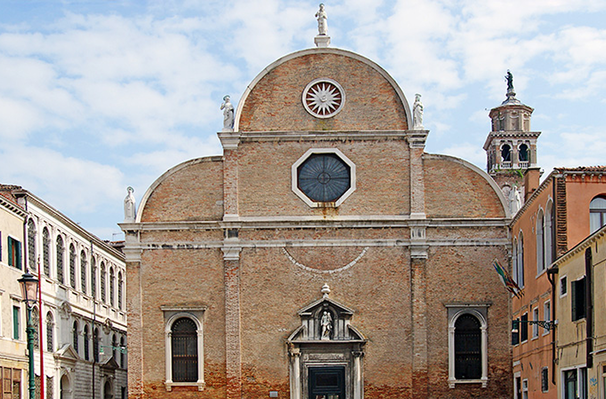 Nhà Thờ Carmini Điểm Hành Hương Ở Venice