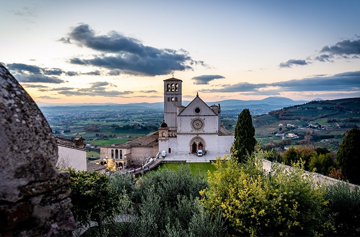 Vương cung thánh đường Thánh Phanxicô thành Assisi – Assisi, Ý Du Lịch Rome Tự Túc