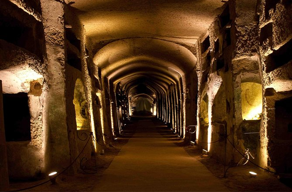 Catacombe di San Gennaro (Hầm mộ Thánh Gennaro) Du Lịch Naples