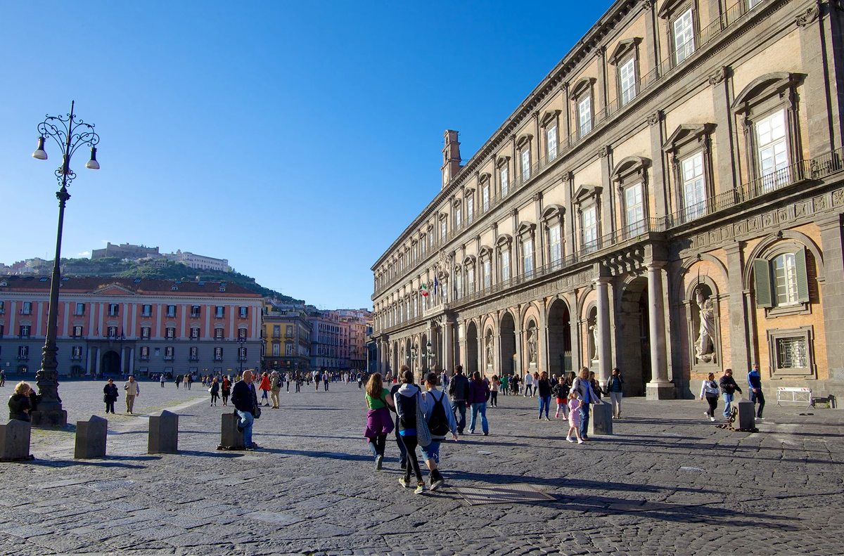 Cung điện hoàng gia Naples Du Lịch Naples