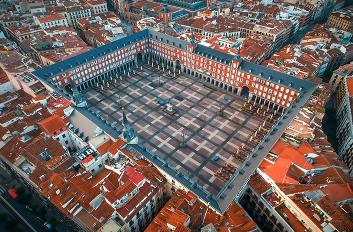 Quảng trường Plaza Mayor du lịch Madrid