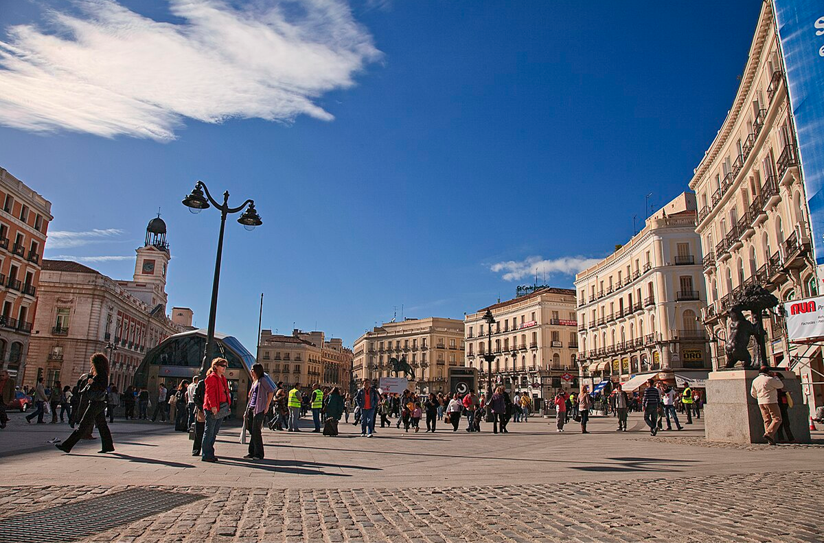 Puerta del Sol du lịch Madrid