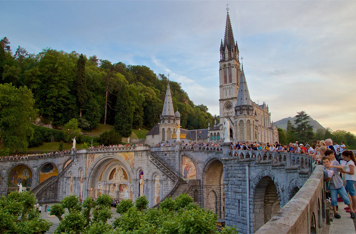 Thời Gian Lý Tưởng Du Lịch Lourdes Pháp