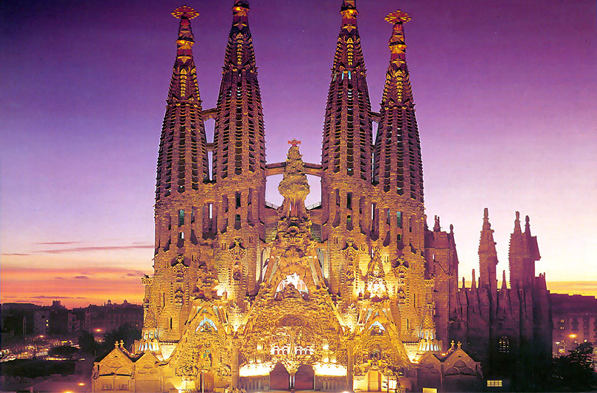 Nhà thờ La Sagrada Familia Du Lịch Barcelona