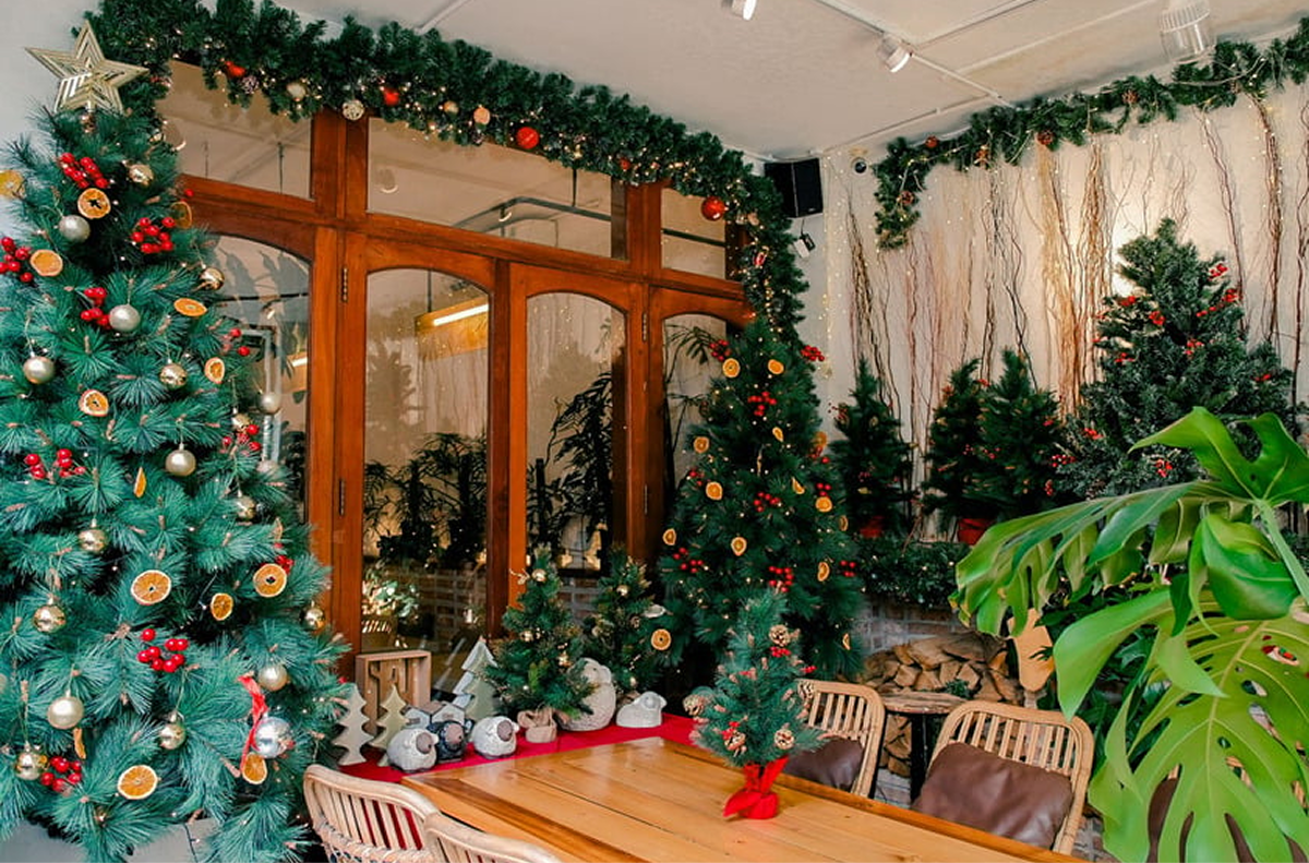 Oromia Coffee & Lounge – Quán cà phê trang trí Giáng sinh đẹp tại Sài Gòn