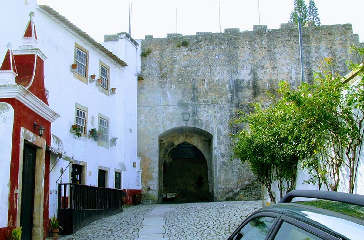 Porta da Senhora da Piedade (Porta da Vila) Du Lịch Obidos